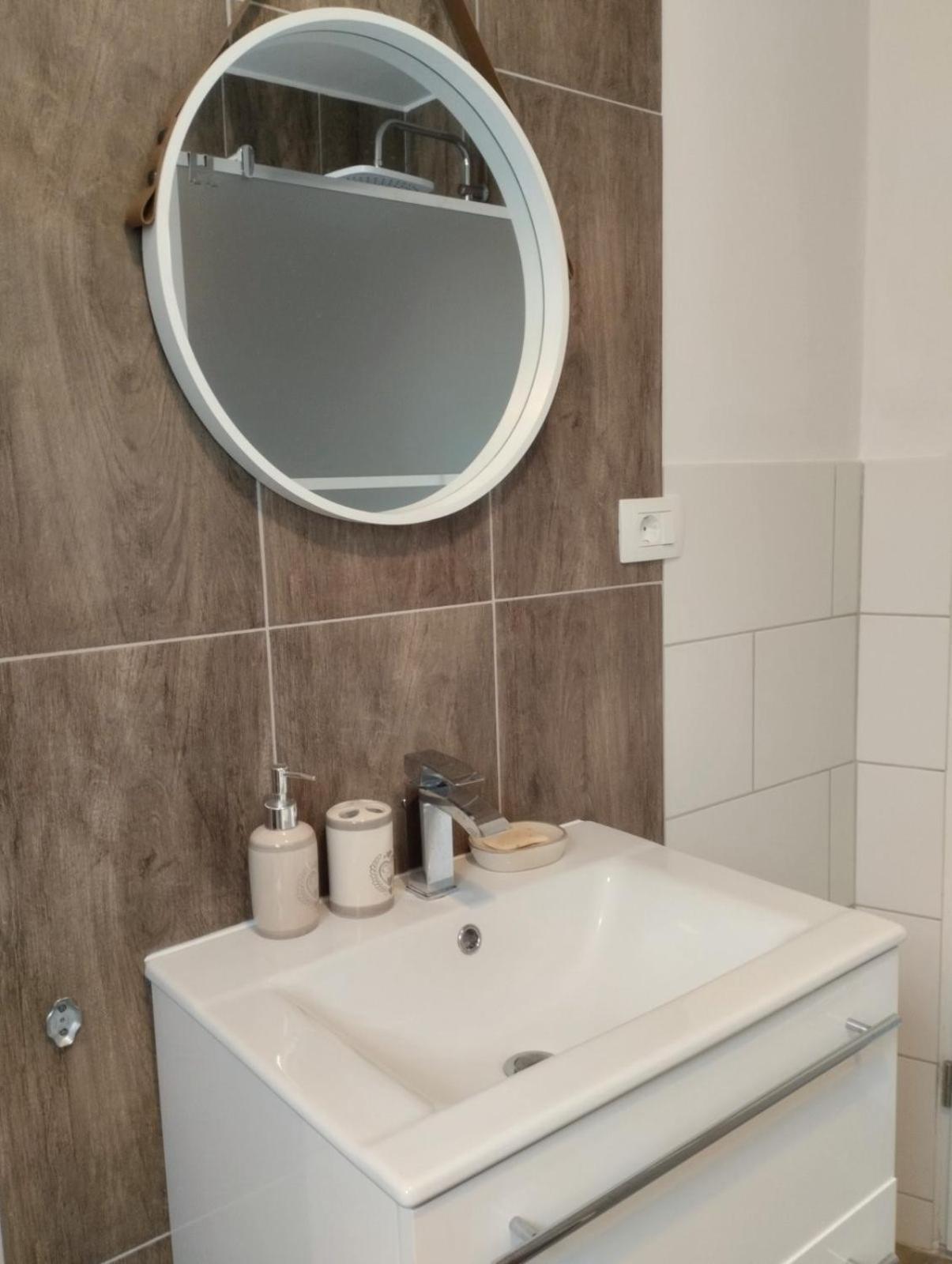 Apartma Salvia-Guest House Lucija Bagian luar foto