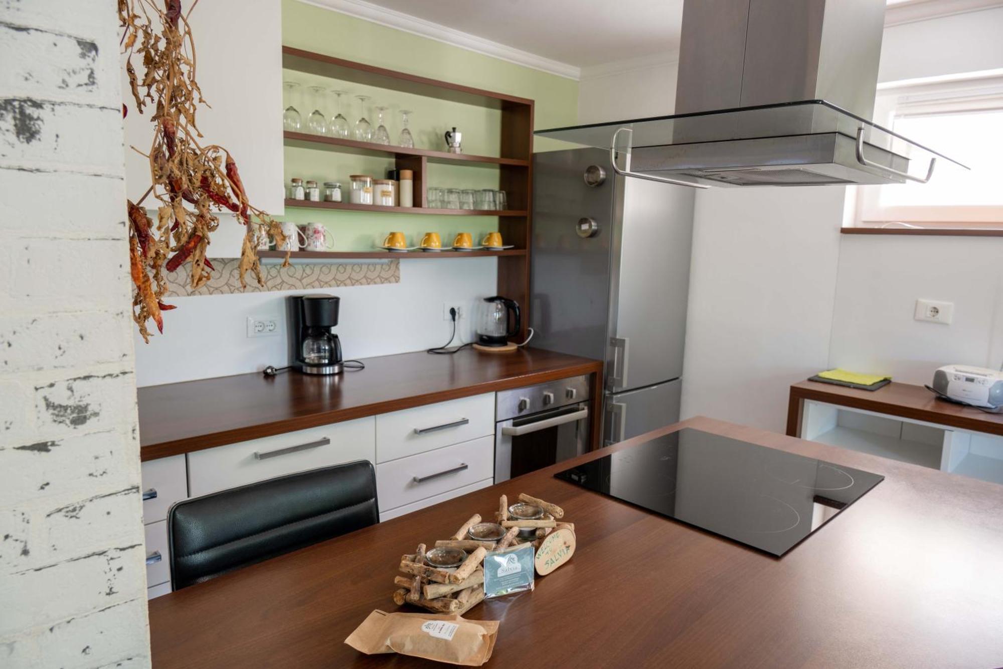 Apartma Salvia-Guest House Lucija Bagian luar foto